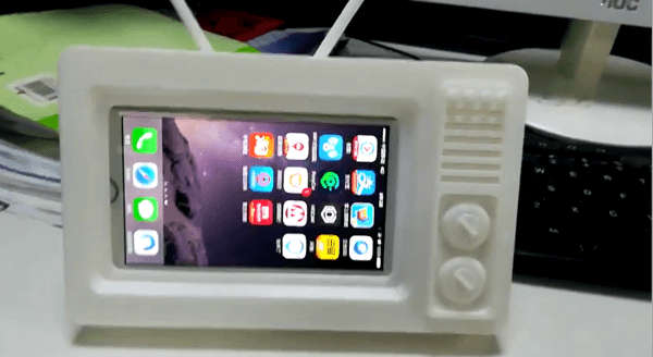 一技術(shù)宅的腦洞：3D打印復(fù)古電視機竟能‘吃掉’手機！